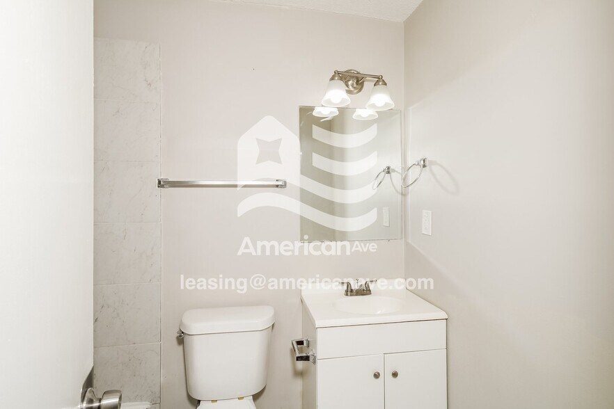 Building Photo - 421 Hickory Ridge Dr