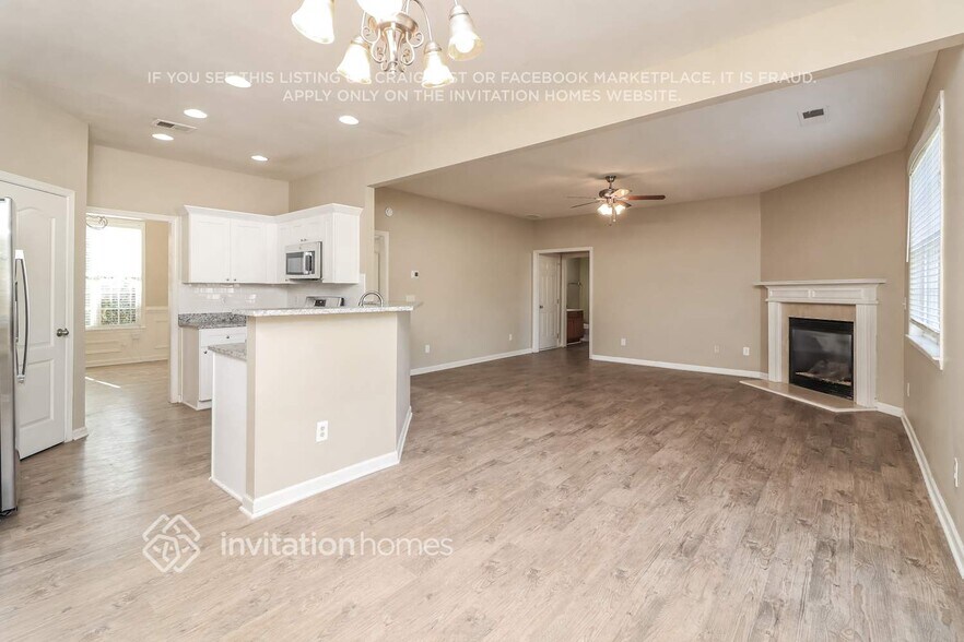 Building Photo - 706 Capri Ridge
