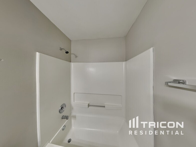 Building Photo - 708 Percevil Point