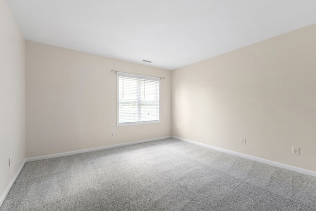 Building Photo - Lovely 3 bedroom townhome in fantastic Ral...