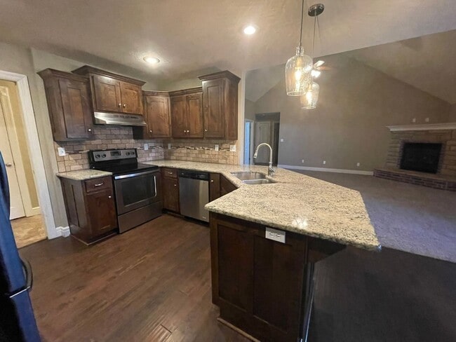 Building Photo - Beautiful 4BD in Battlefield, MO