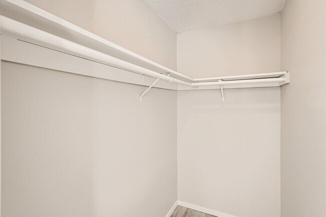 Building Photo - 209 E 36th St