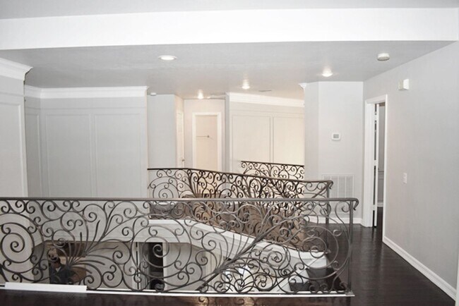 Building Photo - Prestigious 5-3.5-3 w POOL in Southlake!