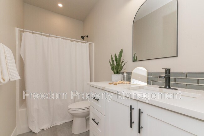 Building Photo - 2125 Oxon St