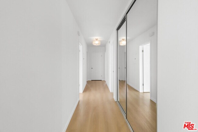 Building Photo - 1114 12th St