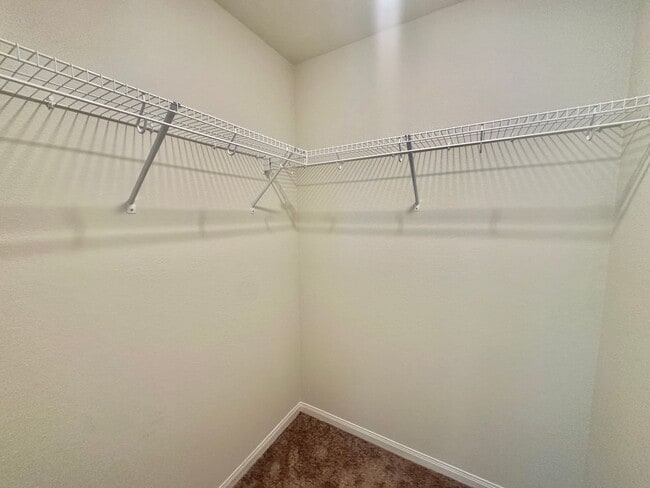 Building Photo - 5 BED 2.5 BATH NEW MANAGEMENT IN JARRELL TX!!!