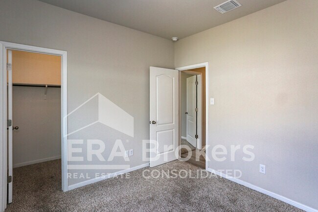 Building Photo - 4721 Highmont Dr