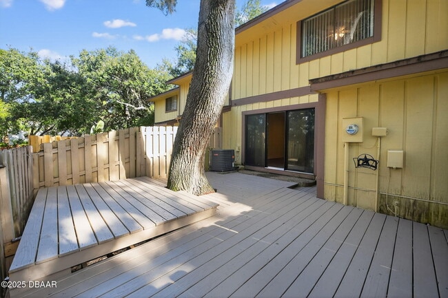 Building Photo - 12 Glen Arbor Park