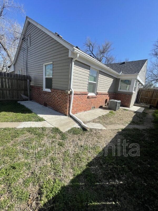 Building Photo - 1853 S Grove St