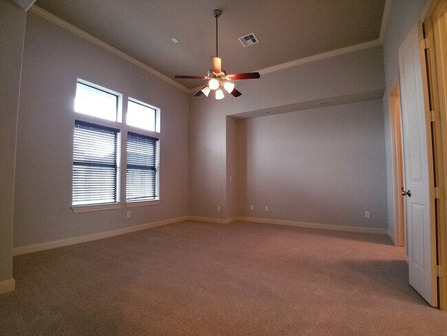 Building Photo - 2311 Arabelle St