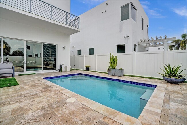 Building Photo - 9995 NW 75th St