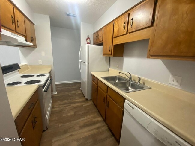 Building Photo - 631 S Hwy 22 A