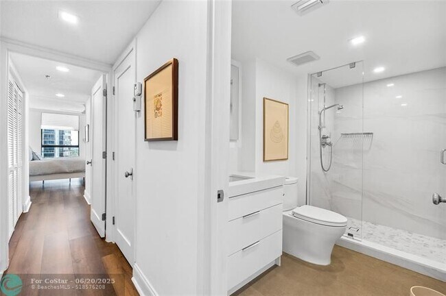 Building Photo - 20515 E Country Club Dr