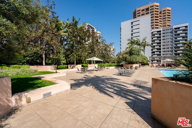 Building Photo - 10490 Wilshire Blvd