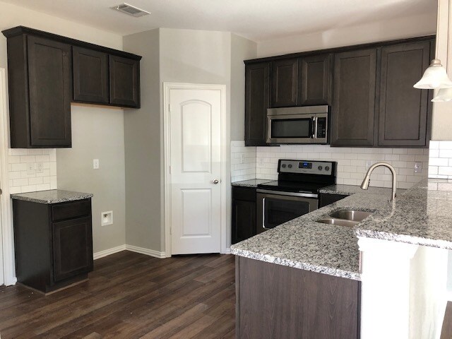 Building Photo - 2021 S Jennings Ave