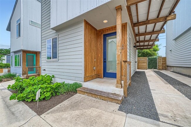 Building Photo - 801 N Bluff Dr