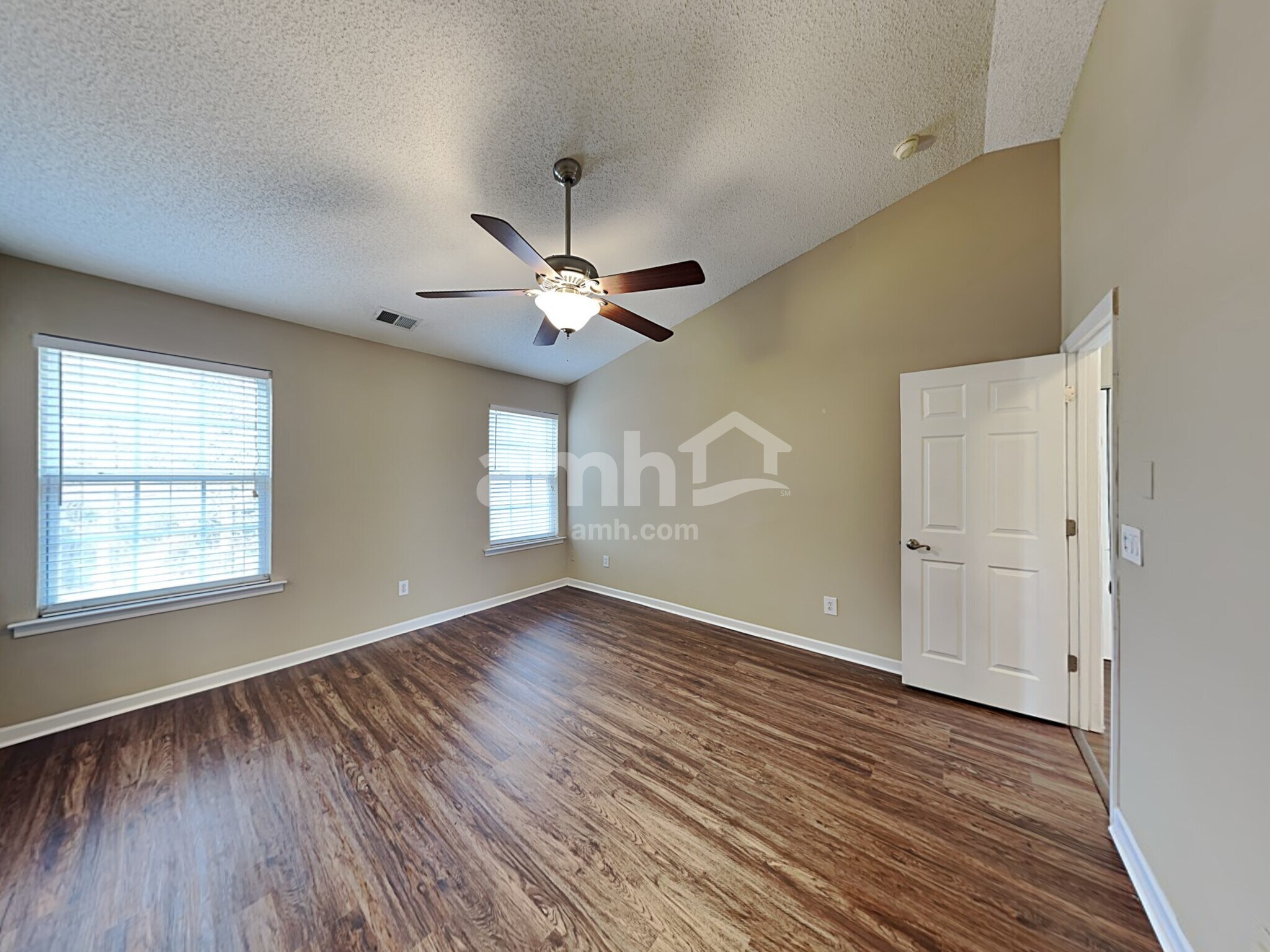 Building Photo - 8836 Laurel Run Dr