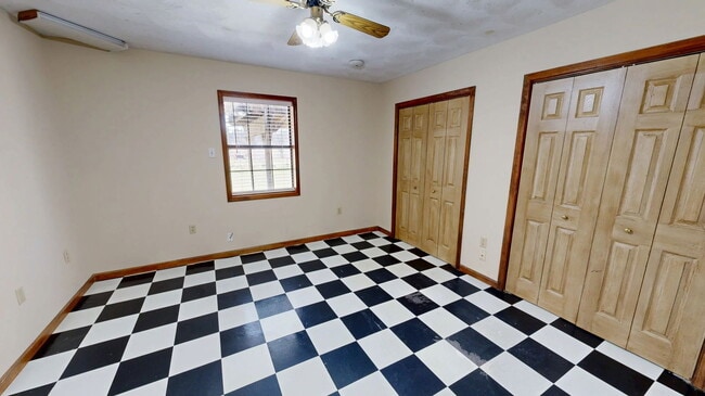 Building Photo - 497 High Hope Rd