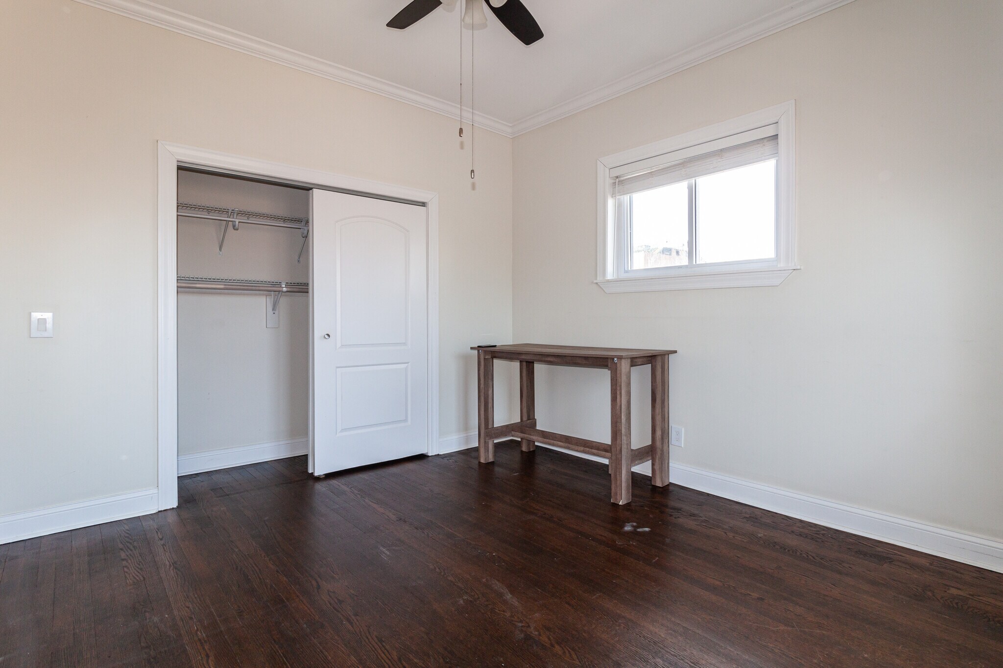 Building Photo - 923 W Waveland Ave