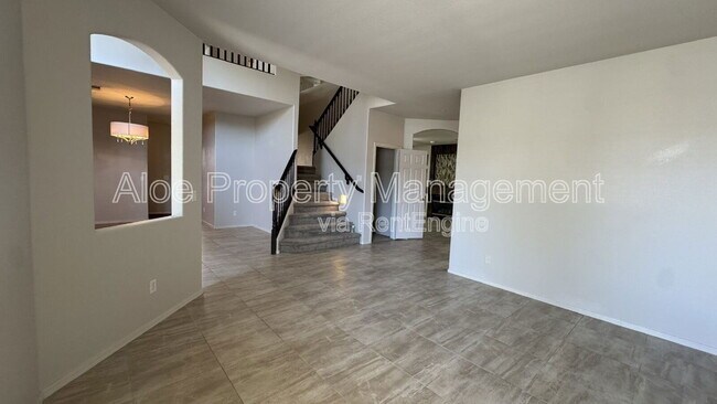 Building Photo - 491 W Ebony Way