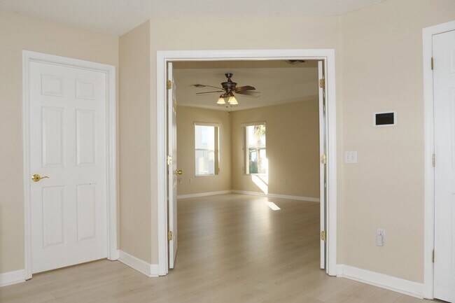 Building Photo - Beautiful 4 bedroom 2.5 bath at Remington gated community in Kissimmee