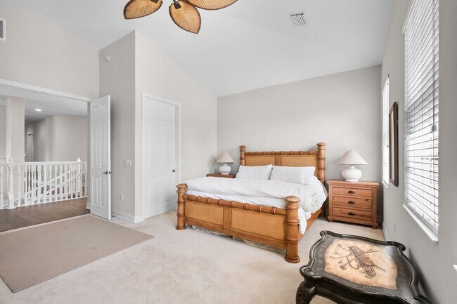 Building Photo - 3 Bed + Flex, 3 Bath 2,686 Sq Ft - Top Floor Coach Home