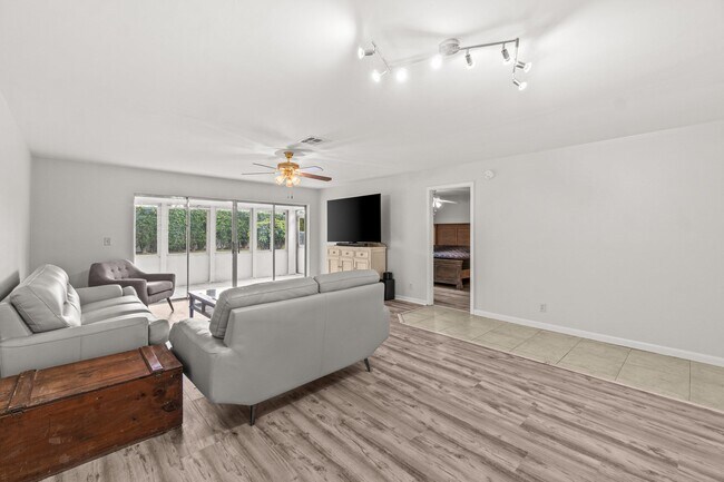 Building Photo - 5074 Privet Pl