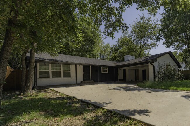 Building Photo - 1103 N Grant Dr