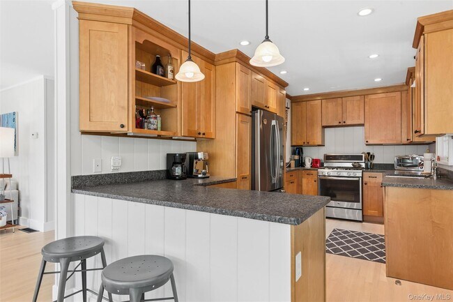 Building Photo - 570 Hippodrome Dr