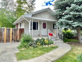 Building Photo - Darling Updated Cottage Near Liberty Park!