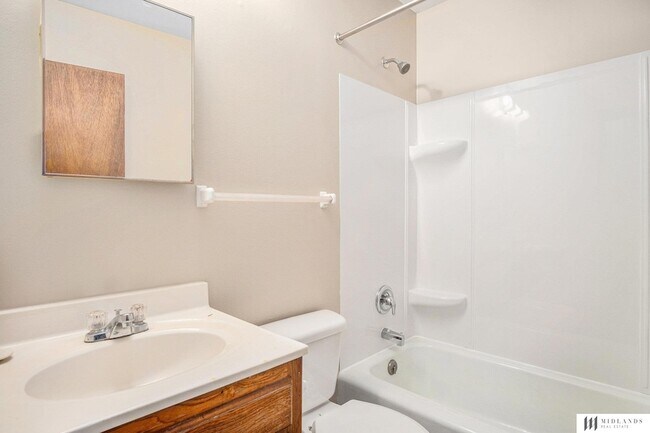 Building Photo - 14706 Orchard Cir