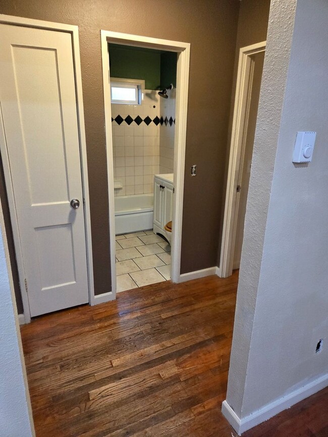 Building Photo - 4847 SE 87th Ave