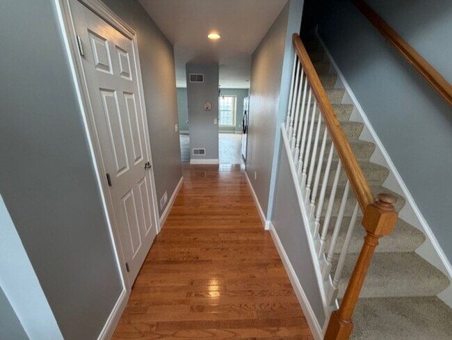 Building Photo - $2,000 townhome for rent Swatara township 3 bed 2.5 baths