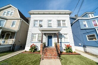 Building Photo - 9 Kling St