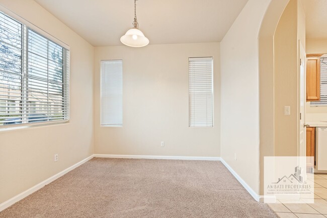 Building Photo - Spacious Two Story Home in Prime Northwest Fresno Location!