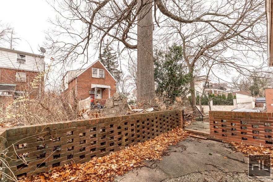 Building Photo - 188 STREET