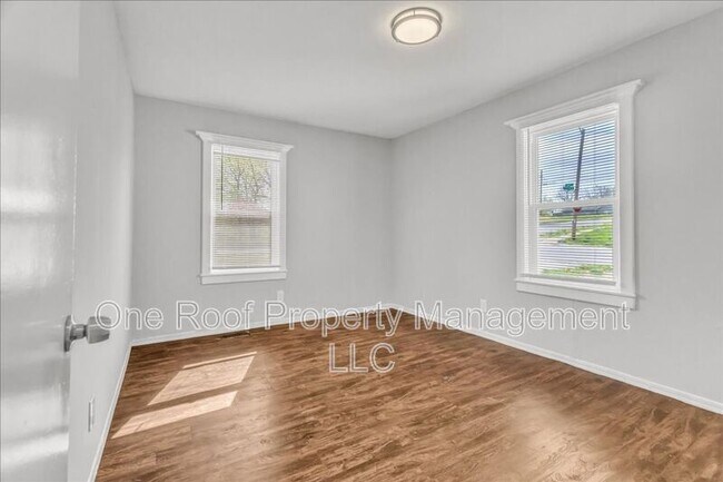 Building Photo - 2130 E 83rd St
