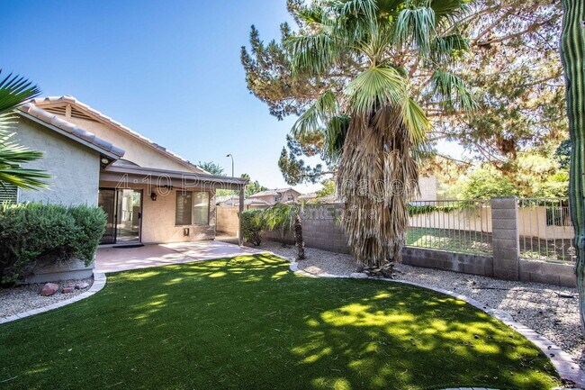 Building Photo - 407 W Colt Rd