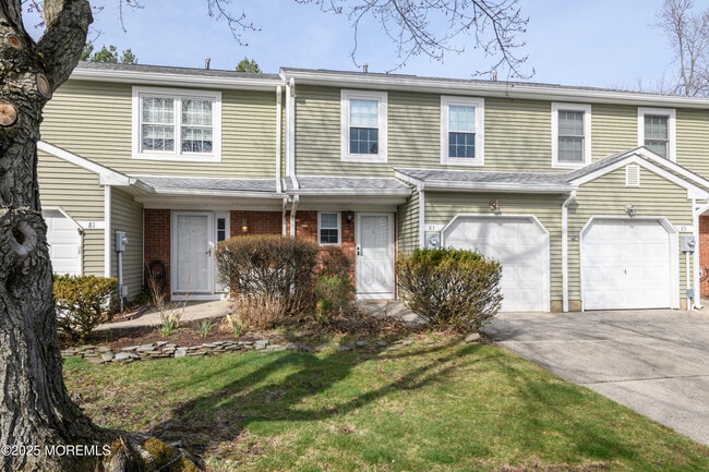 Building Photo - 83 Oak Ln