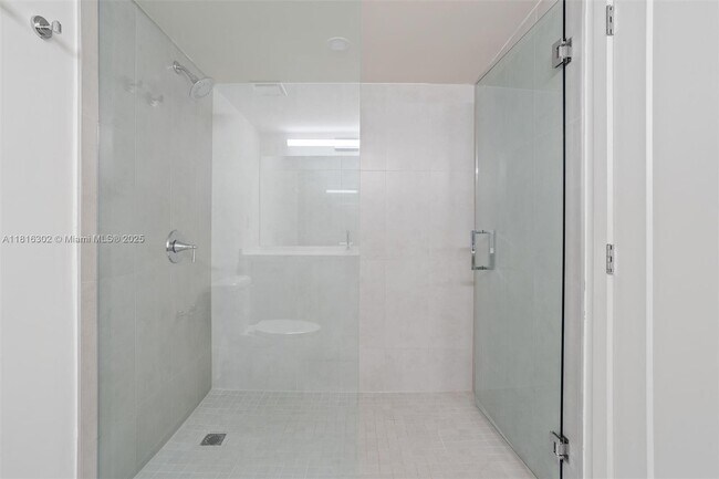 Building Photo - 555 NE 34th St