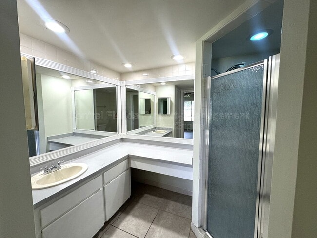 Building Photo - 5845 La Costa Dr