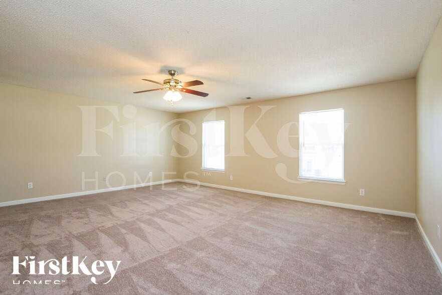 Building Photo - 3166 Redwood Run