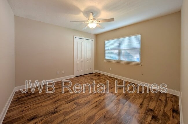Building Photo - 128 Summer Tree Ct