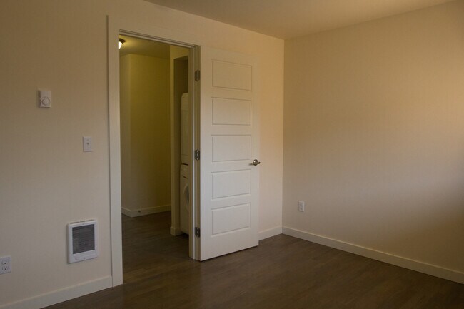 Building Photo - 4431 Evanston Ave N