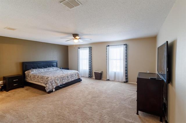 Building Photo - 2700 Peach Dr