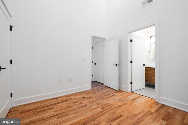 Building Photo - 1221 N 4th St