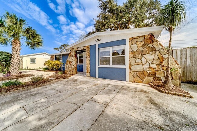 Building Photo - 11615 W Leisure Ln