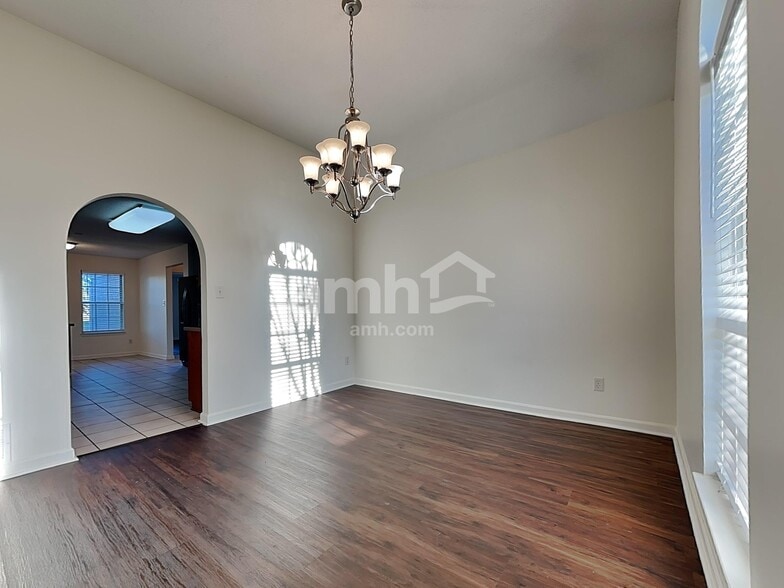 Building Photo - 8014 New Castle Cv