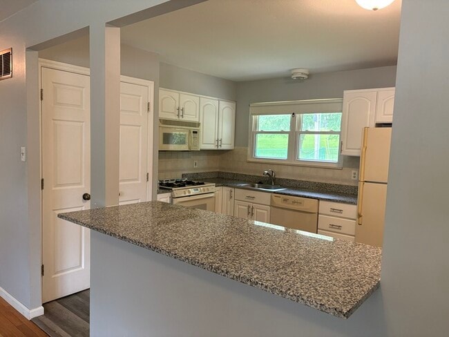 Building Photo - Charming 3bedroom 1.5 Bth Home in Maryland...