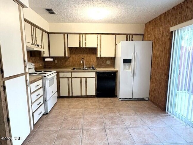 Building Photo - 910 Big Tree Rd